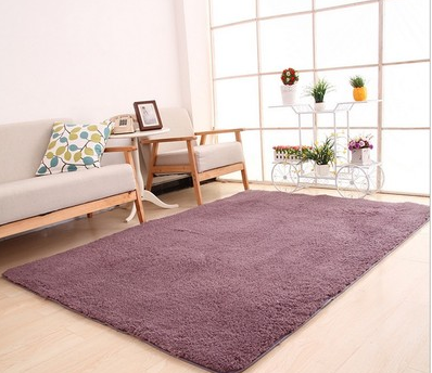 Fluffy beige shaggy rug in living room