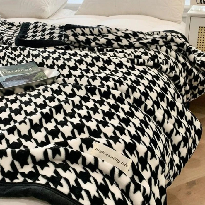 Snugleigh™ Soft Flannel Plaid Throw, Warm Cosy Blanket in Two Styles