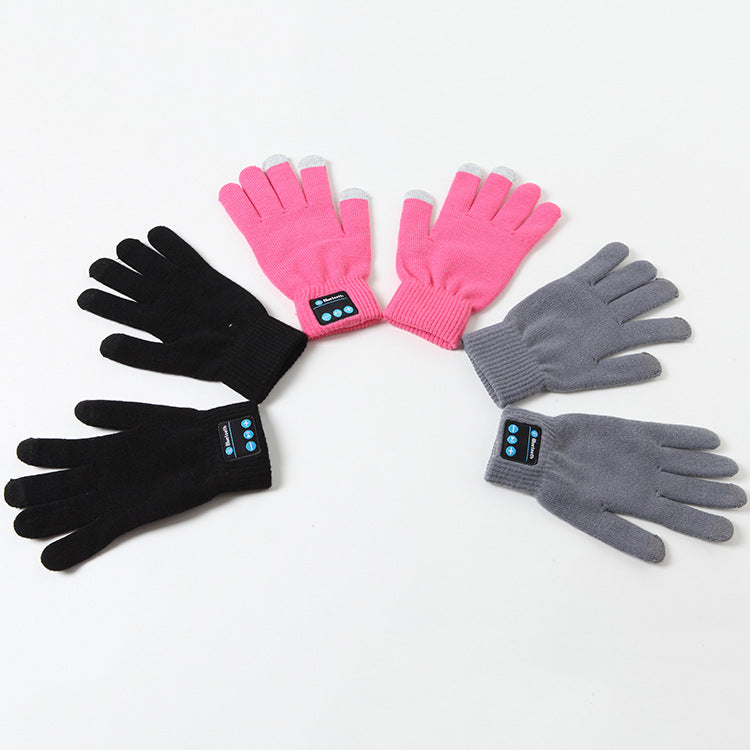 Knitted Bluetooth gloves with call buttons