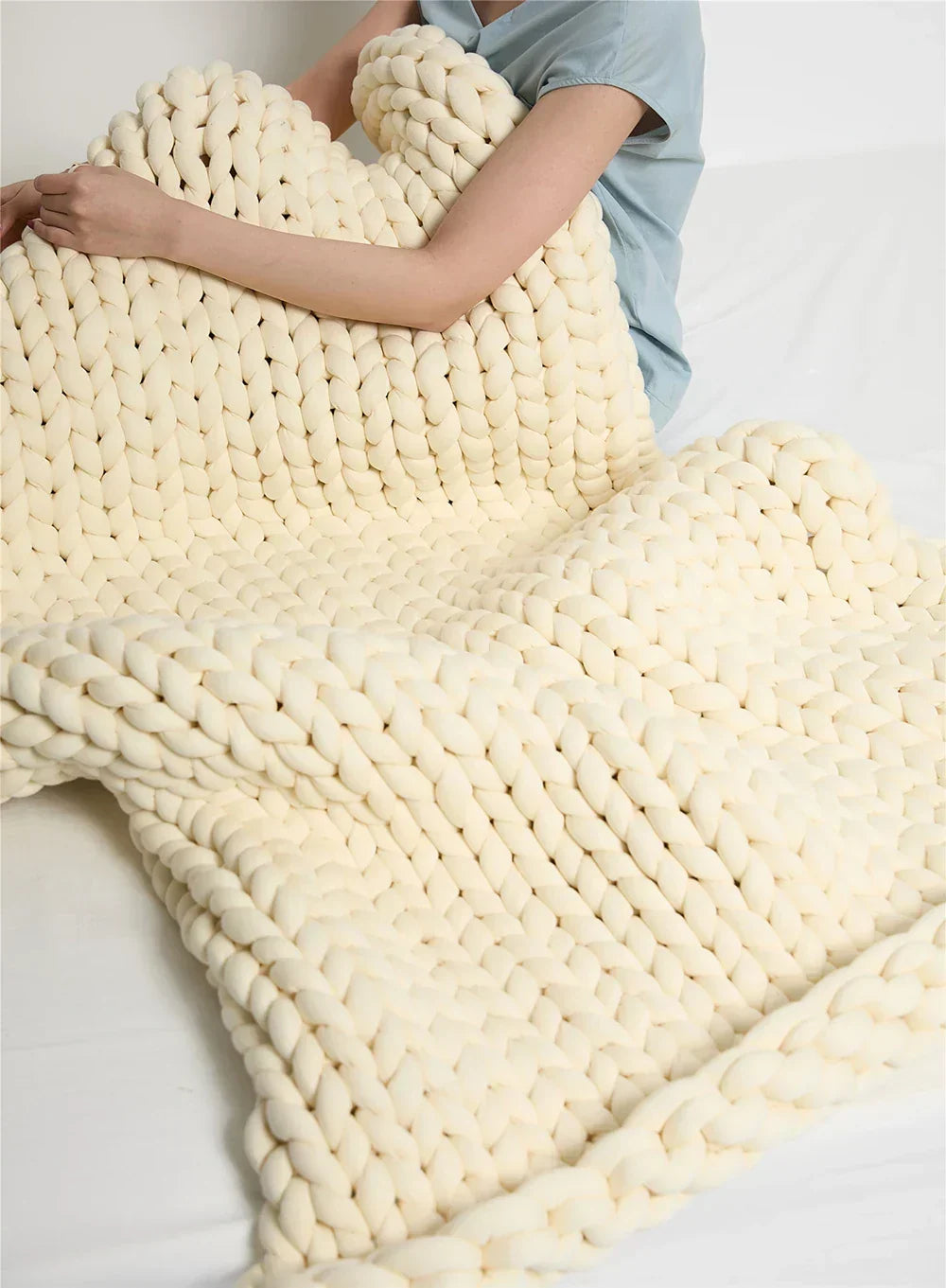Chunky Knit Handmade Weighted Throw – Ultra-Cosy &amp; Stylish Blanket