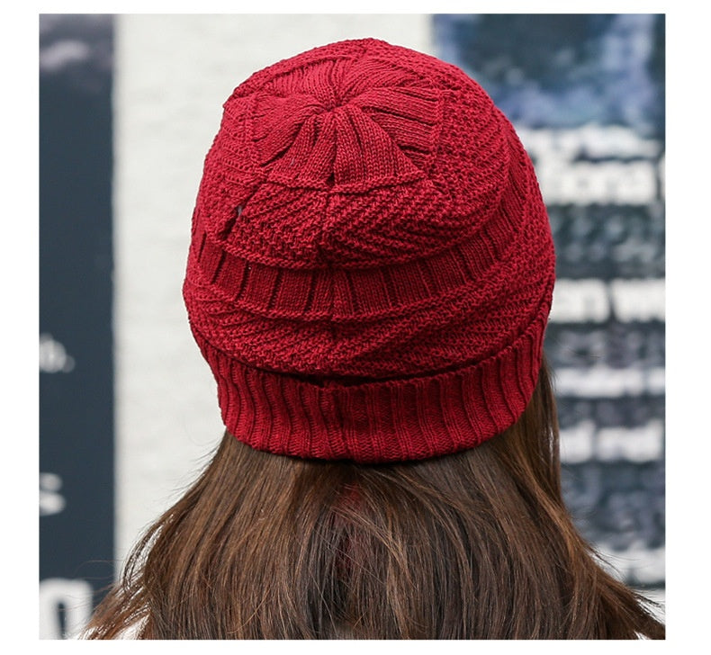 Knitted peaked beanie and neck warmer set