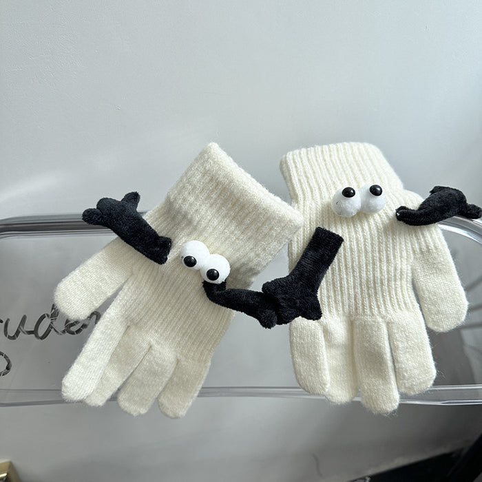 Snugleigh Couple Gloves with Magnetic Hands That Hold