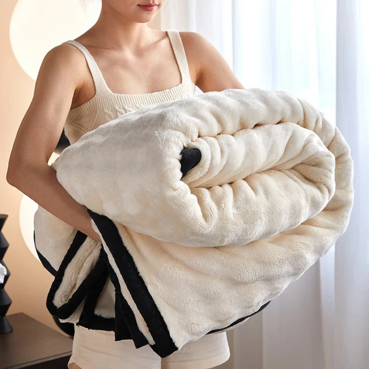 Reversible Fleece Blanket for Warmth and Comfort