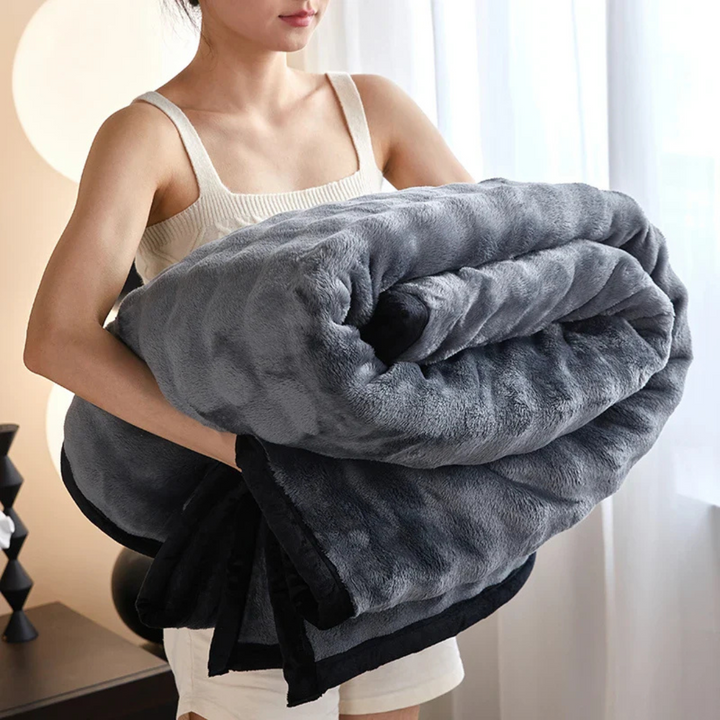 Reversible Fleece Blanket for Warmth and Comfort