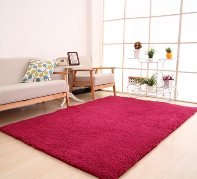 Fluffy beige shaggy rug in living room