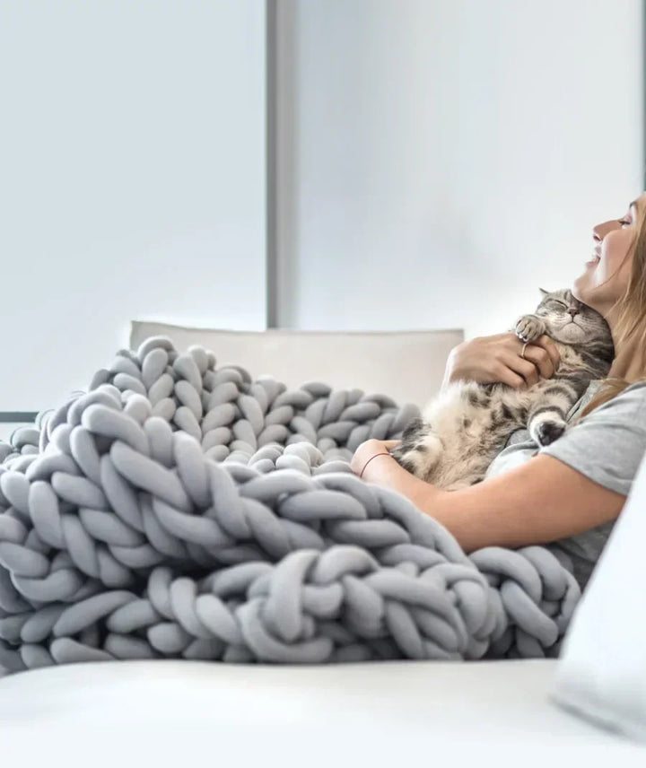 Chunky Knit Handmade Weighted Throw – Ultra-Cosy &amp; Stylish Blanket