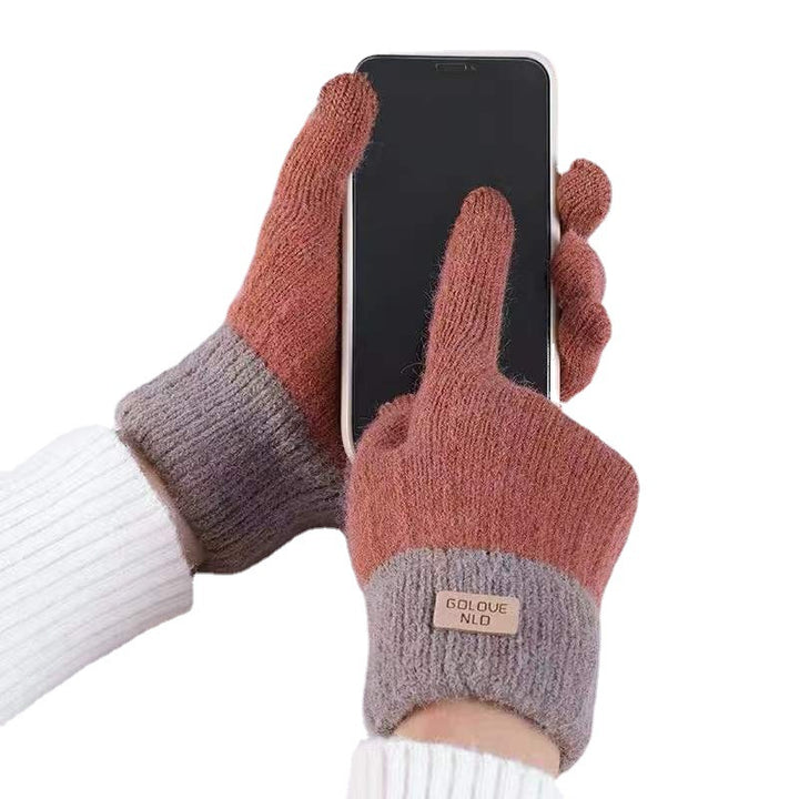 Knitted gloves with contrast ribbed cuff
