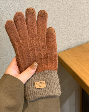 Knitted gloves with contrast ribbed cuff