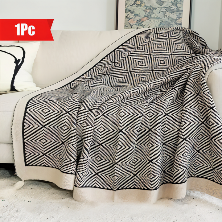 GeoComfort Fleece Blankets – Soft, lightweight polyester with modern print