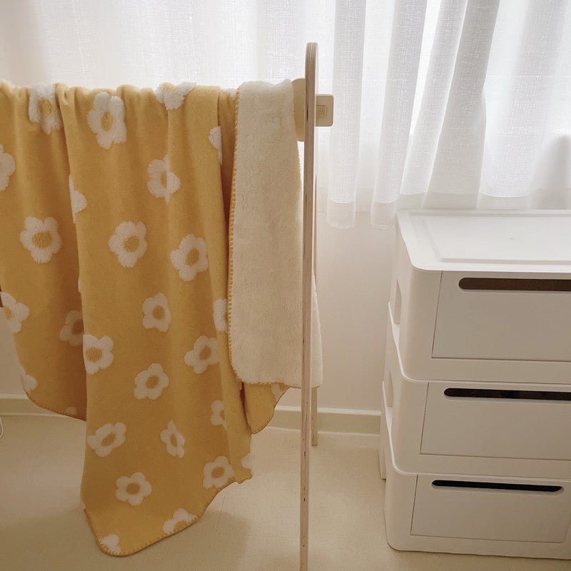 Unisex Cosy Cotton Blanket with Playful Flower Pattern