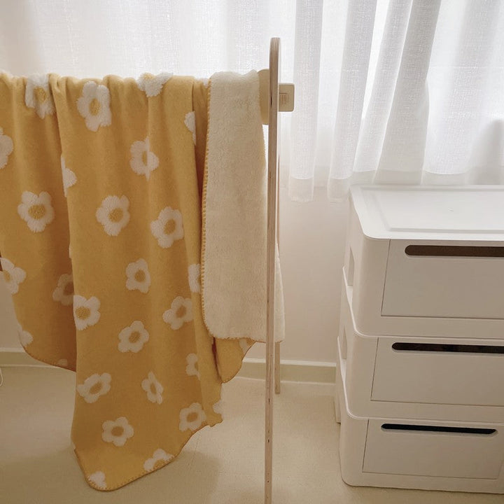 Unisex Cosy Cotton Blanket with Playful Flower Pattern