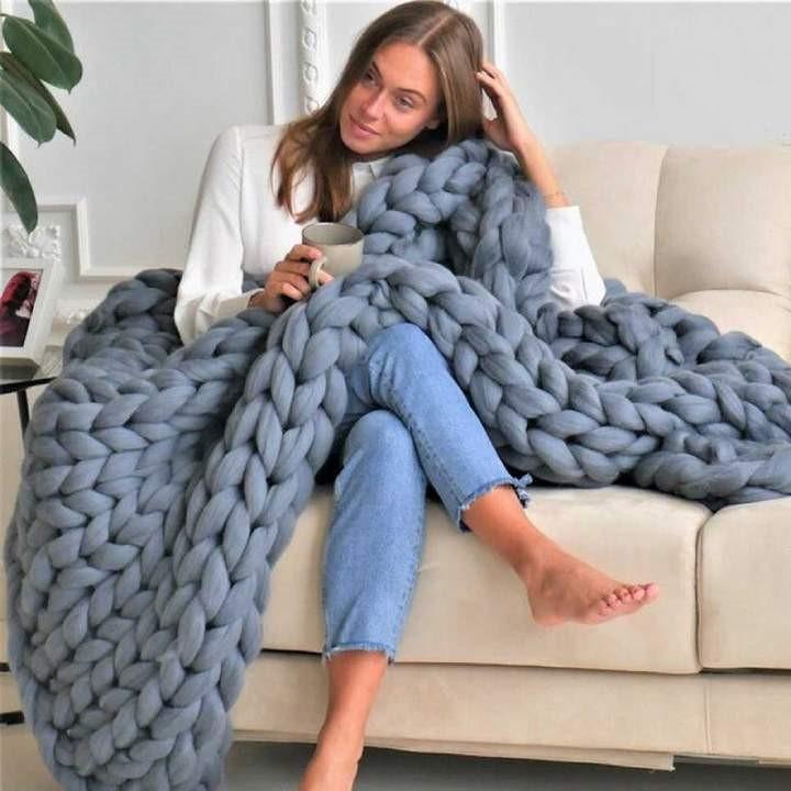 Cosy Knitted Blanket 80x100 cm and 100x120 cm – Stylish Home Accessory for Autumn and Winter