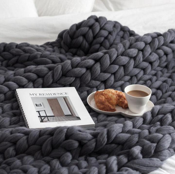Cosy Knitted Blanket 80x100 cm and 100x120 cm – Stylish Home Accessory for Autumn and Winter