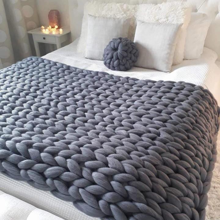 Cosy Knitted Blanket 80x100 cm and 100x120 cm – Stylish Home Accessory for Autumn and Winter