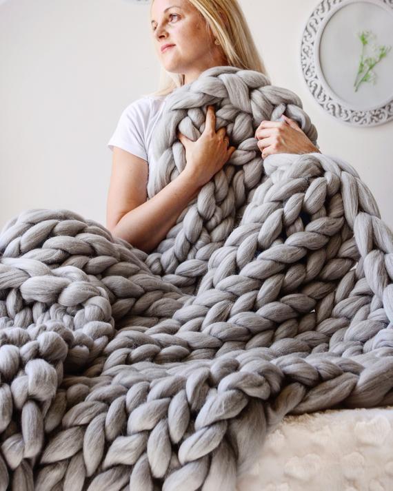 Cosy Knitted Blanket 80x100 cm and 100x120 cm – Stylish Home Accessory for Autumn and Winter