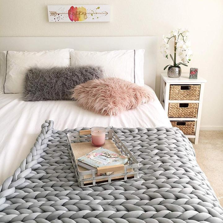 Cosy Knitted Blanket 80x100 cm and 100x120 cm – Stylish Home Accessory for Autumn and Winter