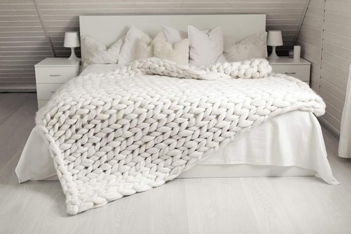 Cosy Knitted Blanket 80x100 cm and 100x120 cm – Stylish Home Accessory for Autumn and Winter