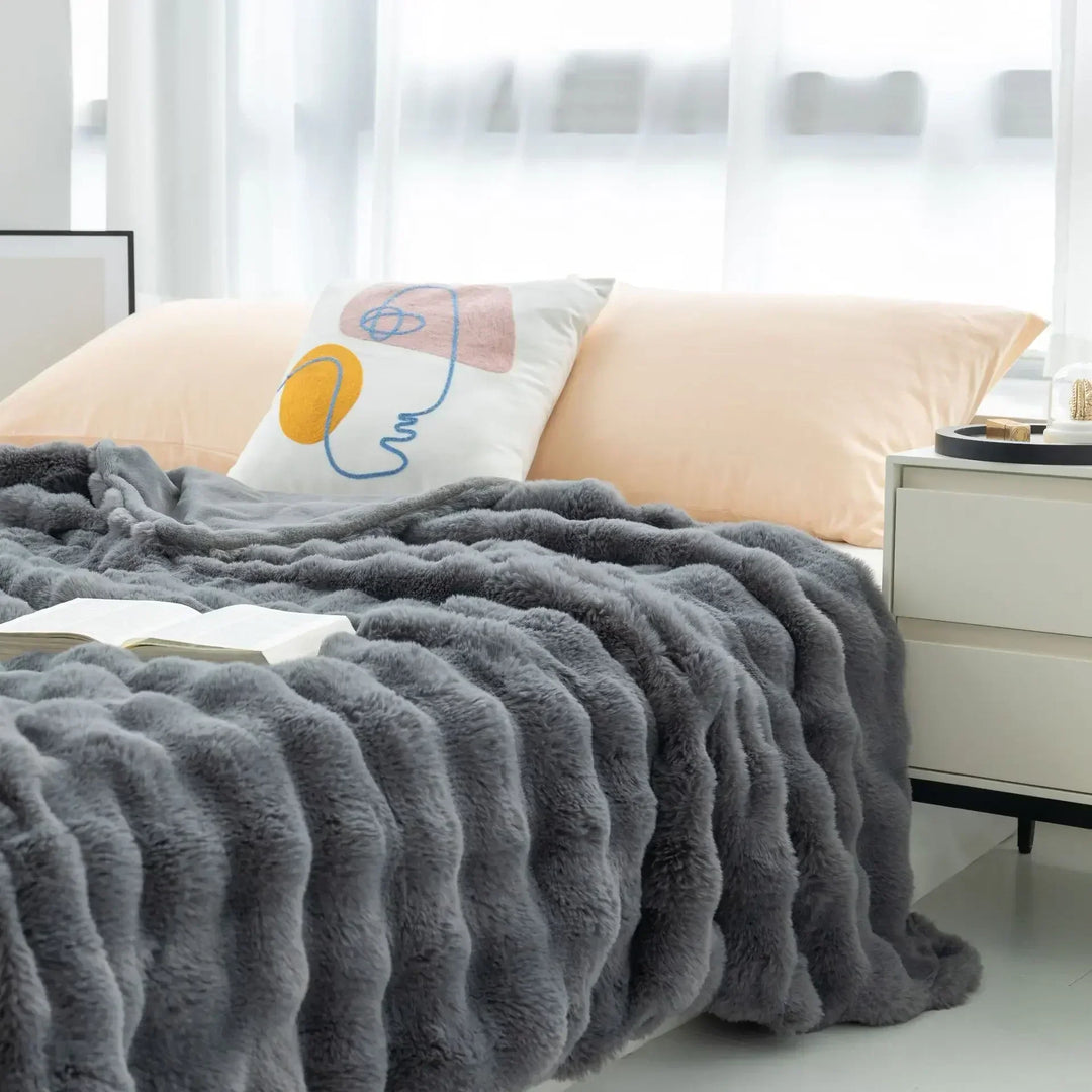 Reversible Cosy Throw Blanket Textured Home Accent for All Seasons