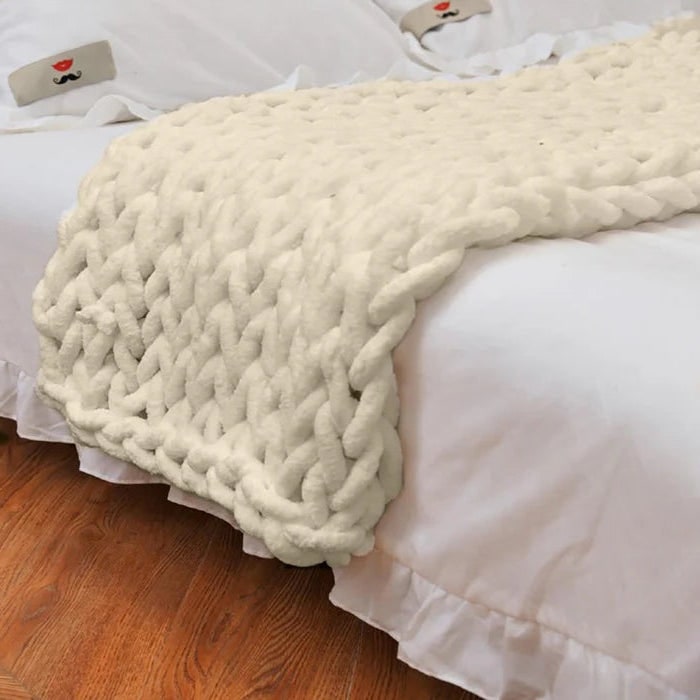 Chunky Knit Throw Blanket with Cosy Chenille Yarn and Oversized Loop Stitches Faux Fur