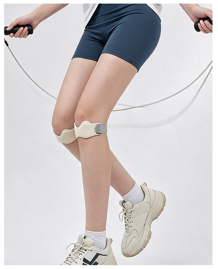 Patella knee strap with silicone pad