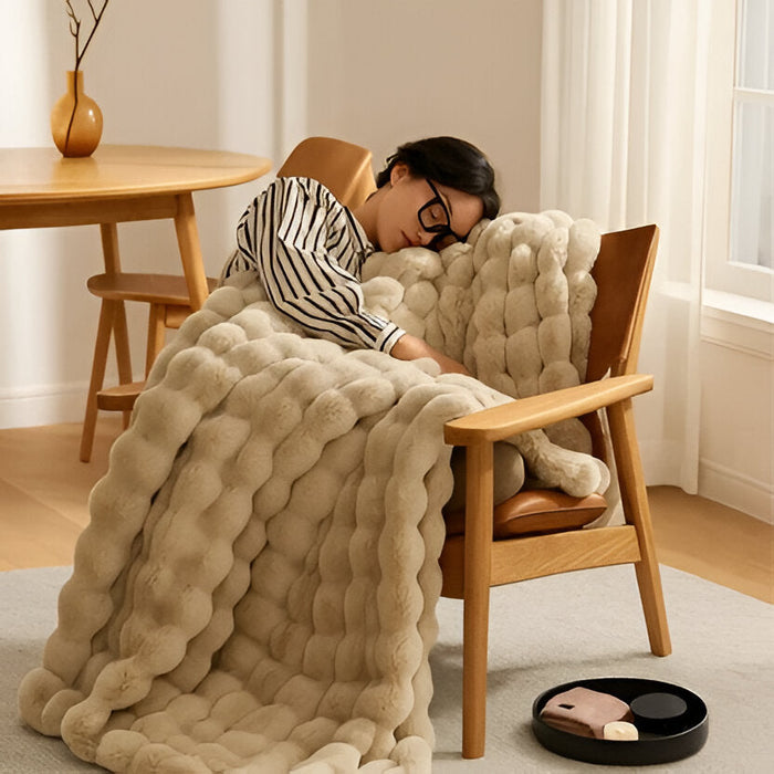 Snugleigh™ Soft Plush All-Season Blanket with Minimal Elegant Design